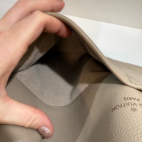 Louis Vuitton Empreinte Maida Hobo Tourterelle - Picture 14 of 16